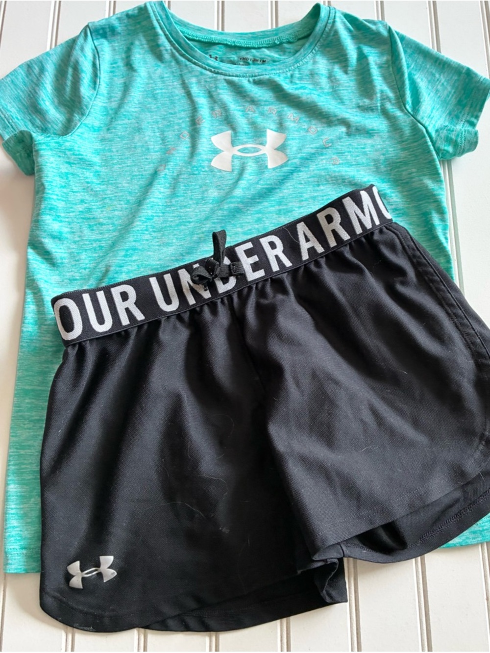 UNDER ARMOUR girls size medium short set
